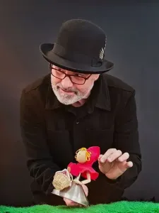 La historia jamás contada de una niña llamada Caperuza